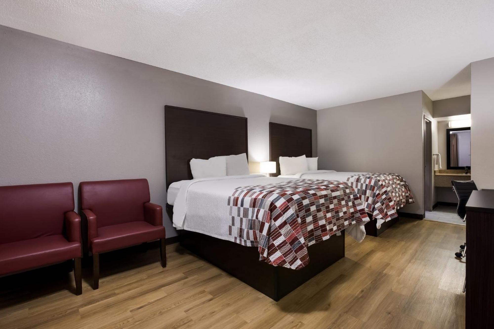 Red Roof Inn & Suites Statesboro - University Bagian luar foto