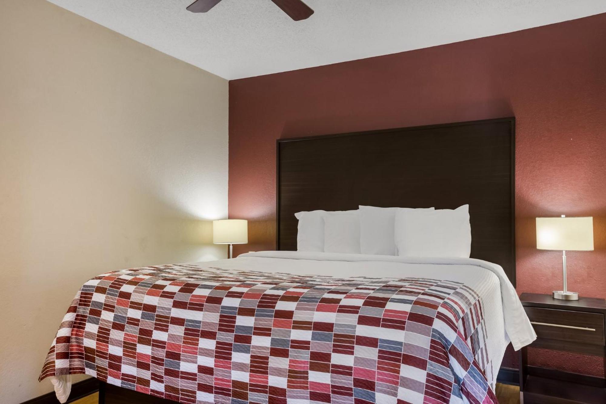 Red Roof Inn & Suites Statesboro - University Bagian luar foto