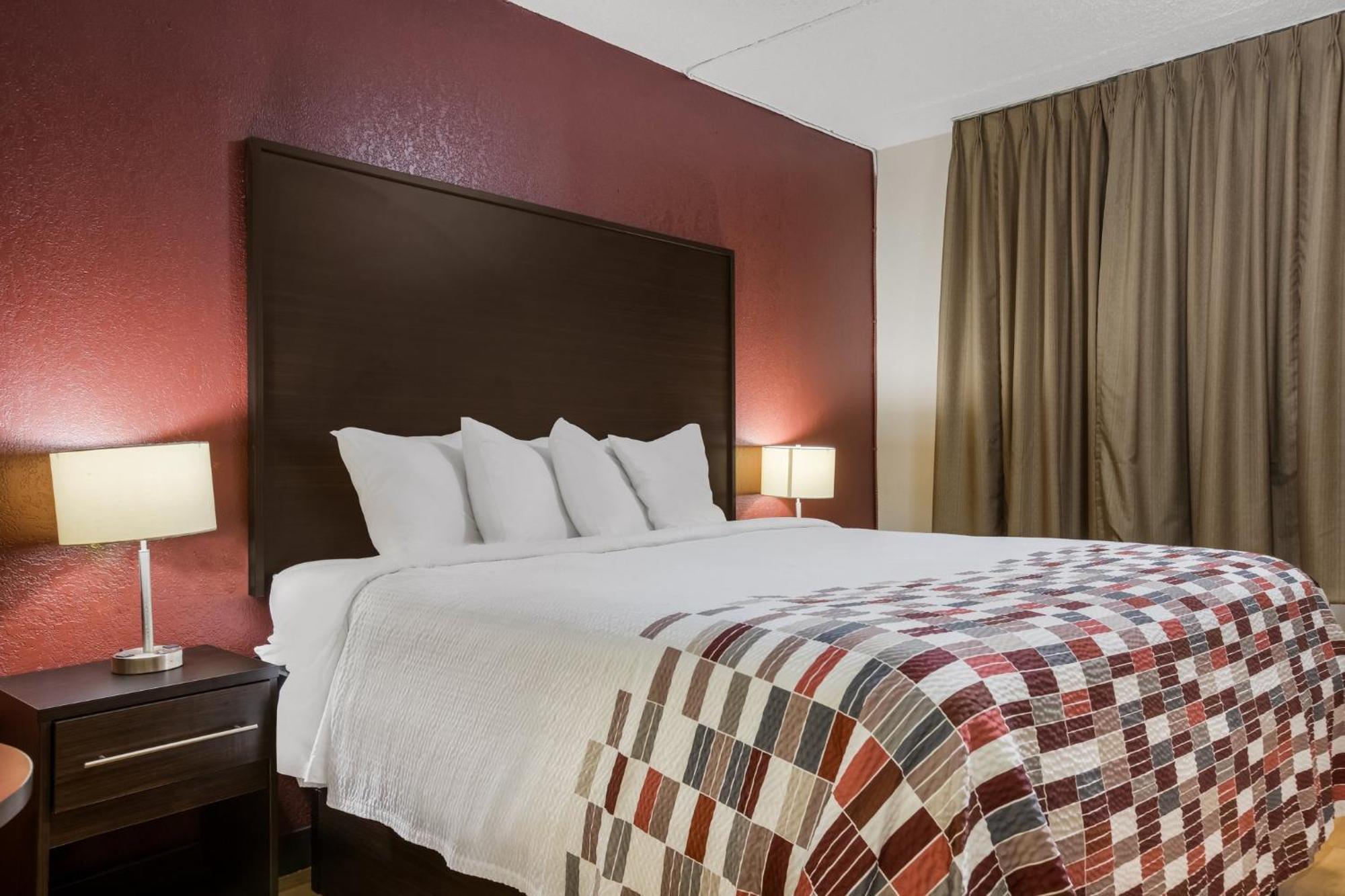 Red Roof Inn & Suites Statesboro - University Bagian luar foto