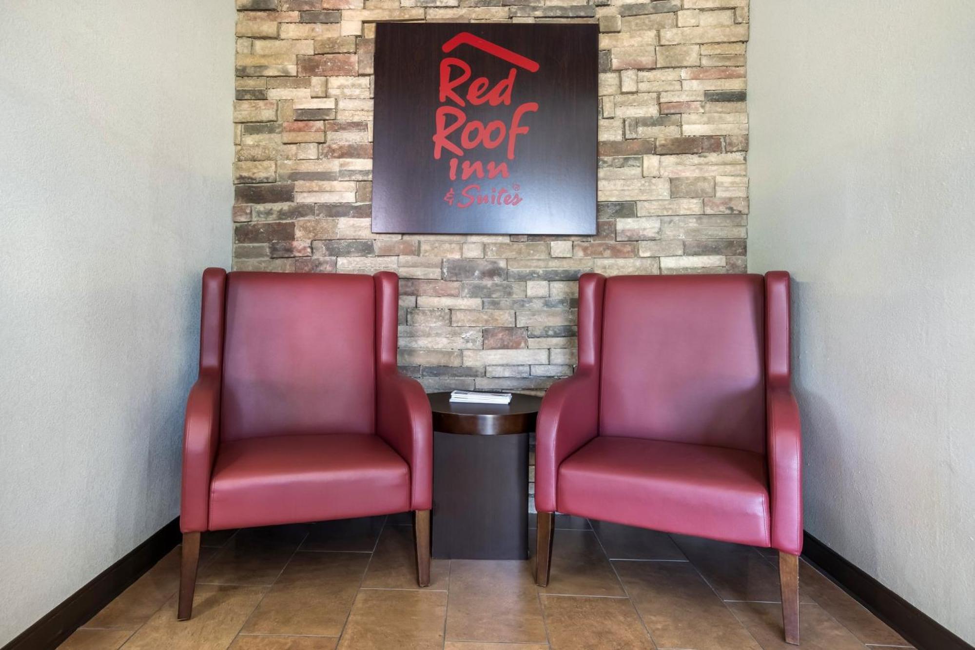 Red Roof Inn & Suites Statesboro - University Bagian luar foto