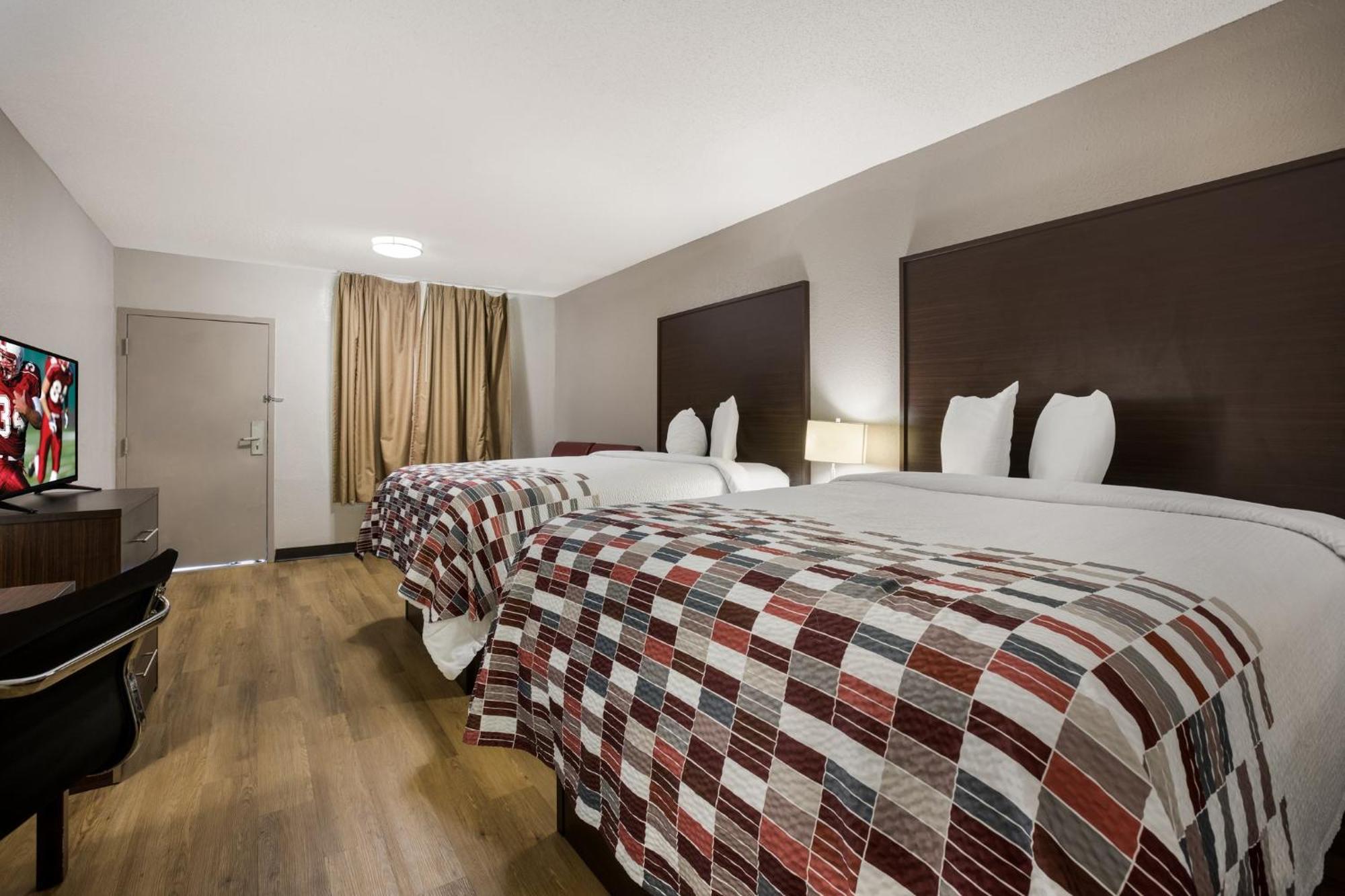 Red Roof Inn & Suites Statesboro - University Bagian luar foto