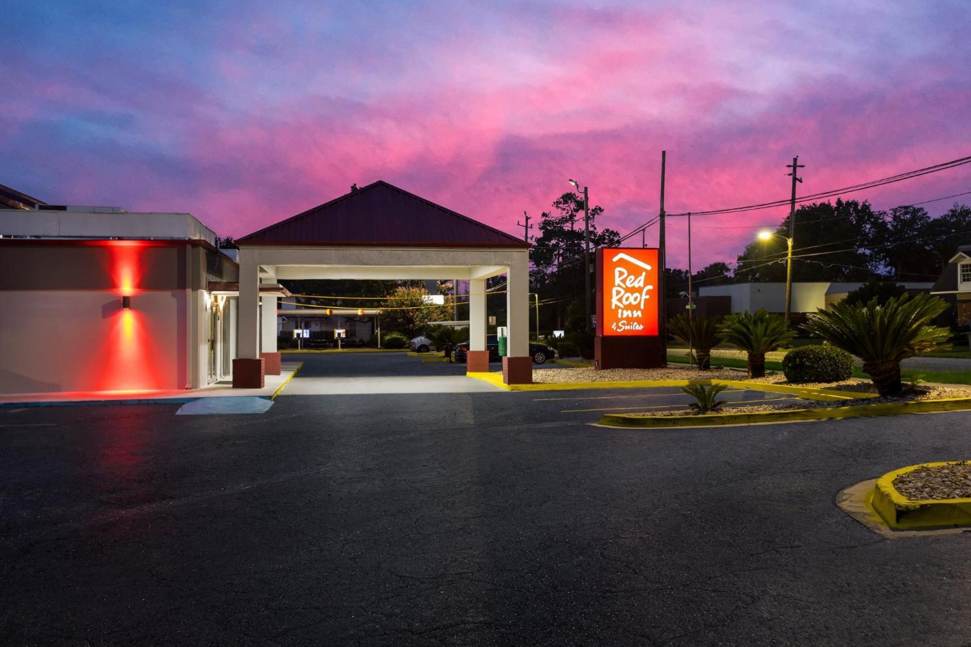 Red Roof Inn & Suites Statesboro - University Bagian luar foto