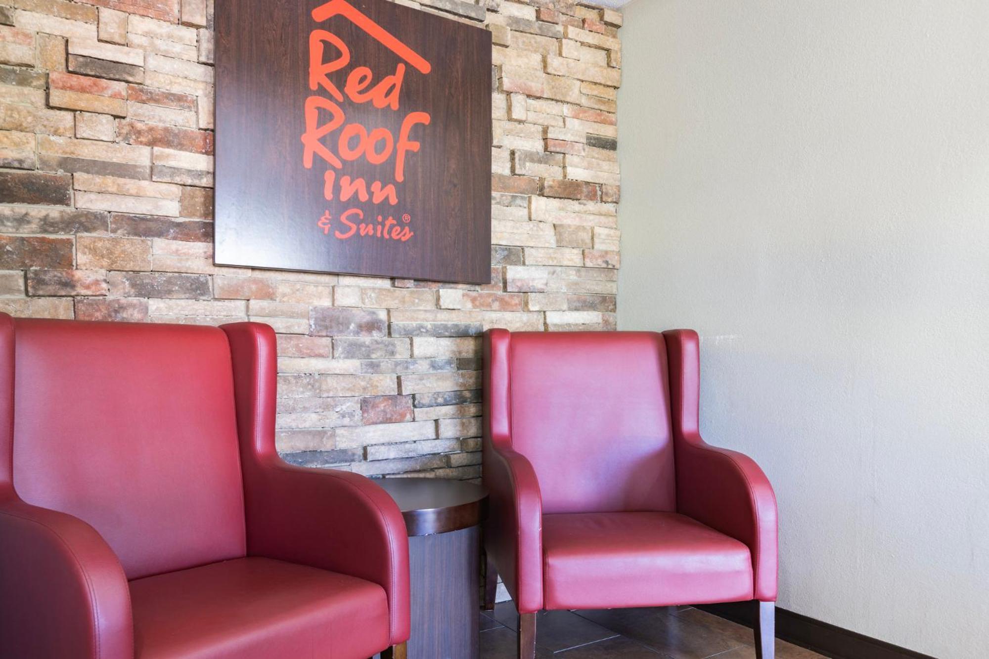 Red Roof Inn & Suites Statesboro - University Bagian luar foto