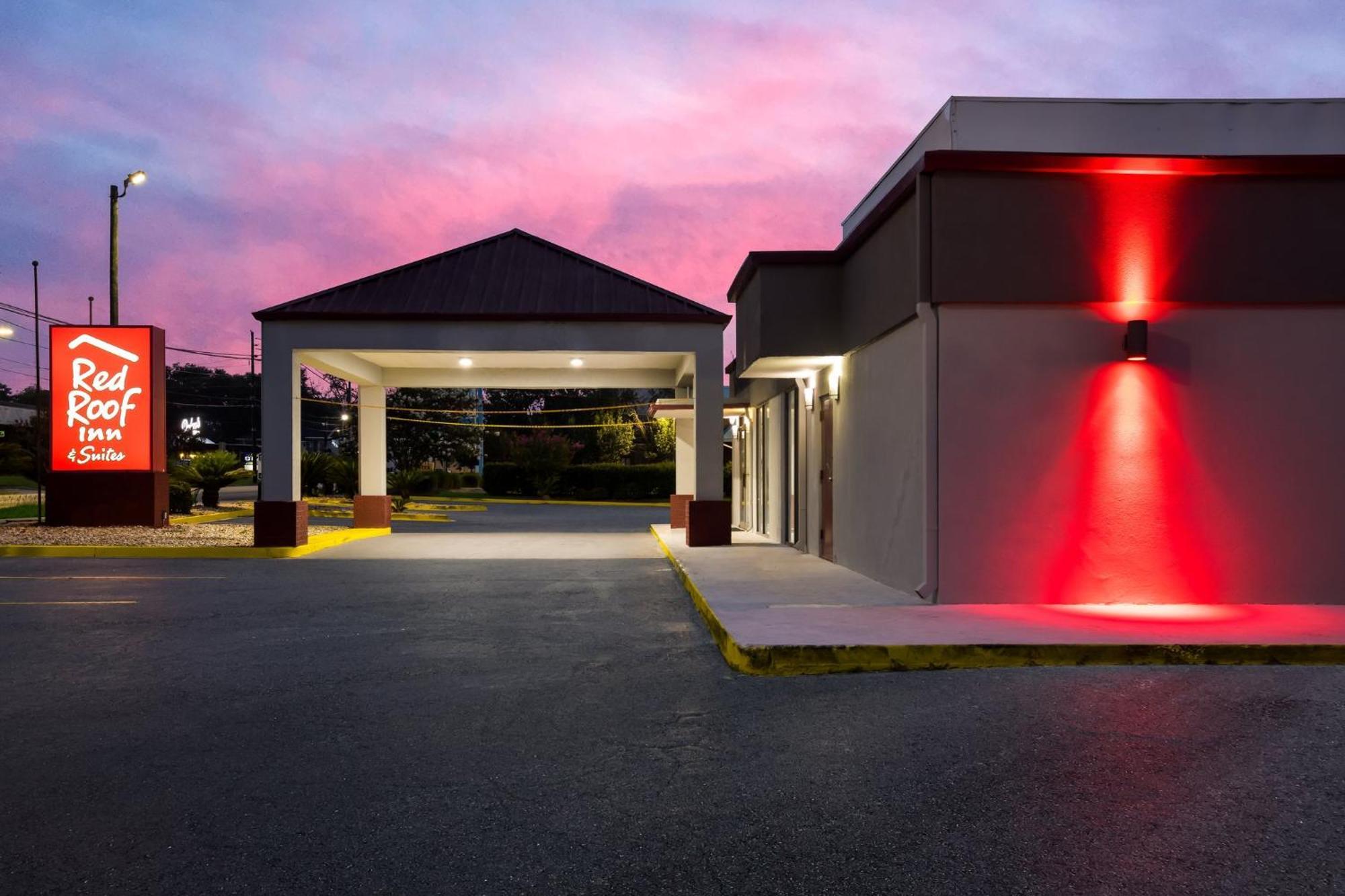 Red Roof Inn & Suites Statesboro - University Bagian luar foto