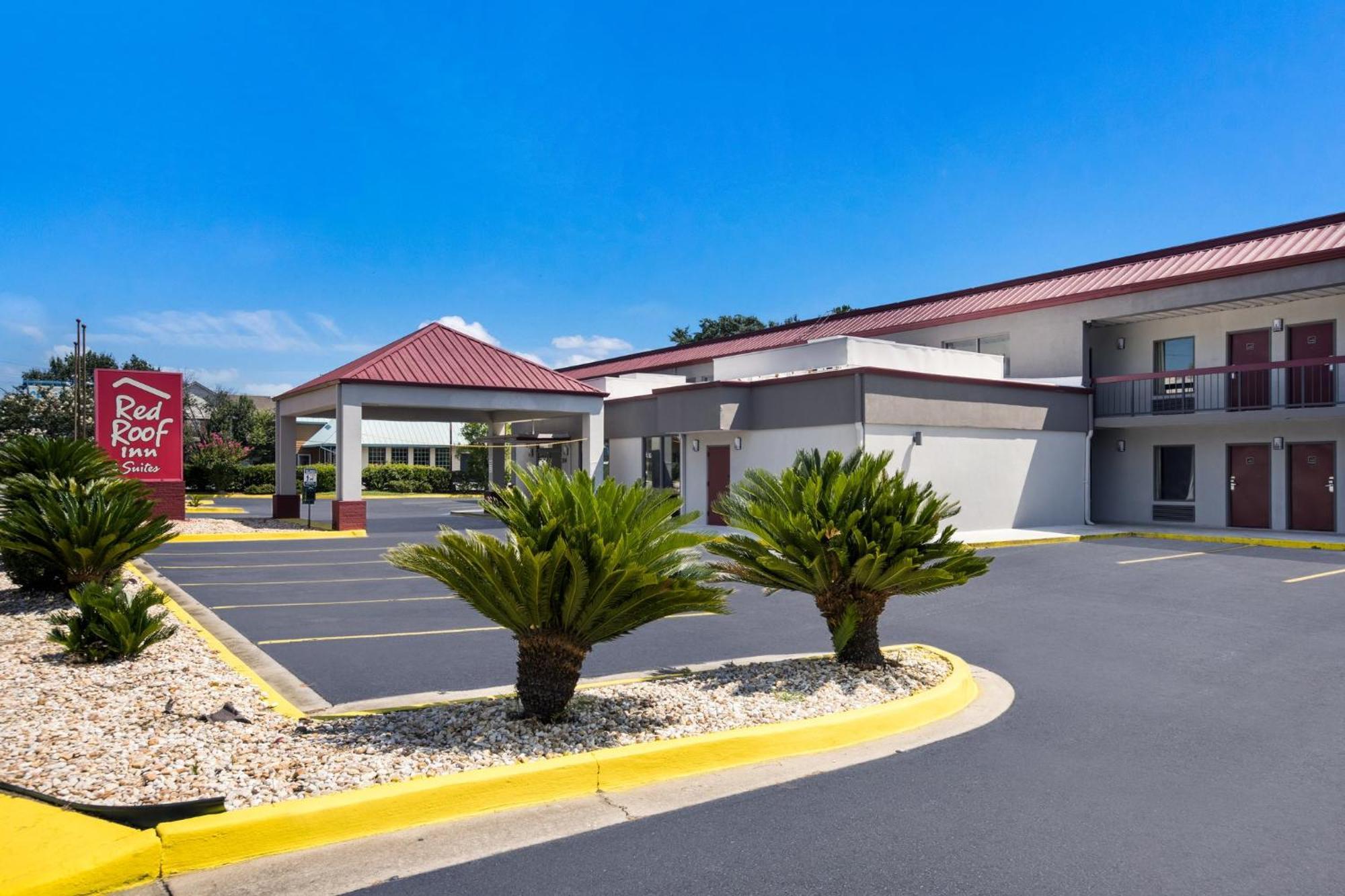 Red Roof Inn & Suites Statesboro - University Bagian luar foto
