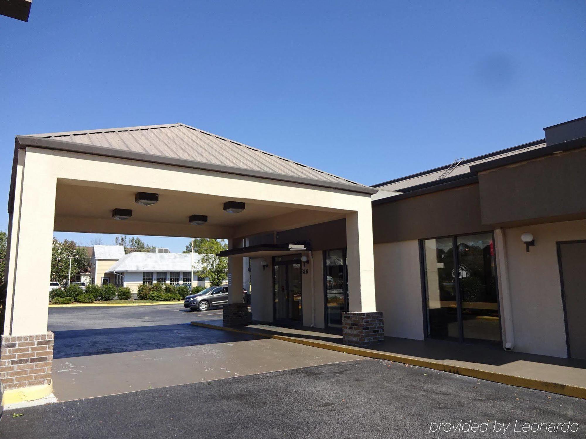 Red Roof Inn & Suites Statesboro - University Bagian luar foto